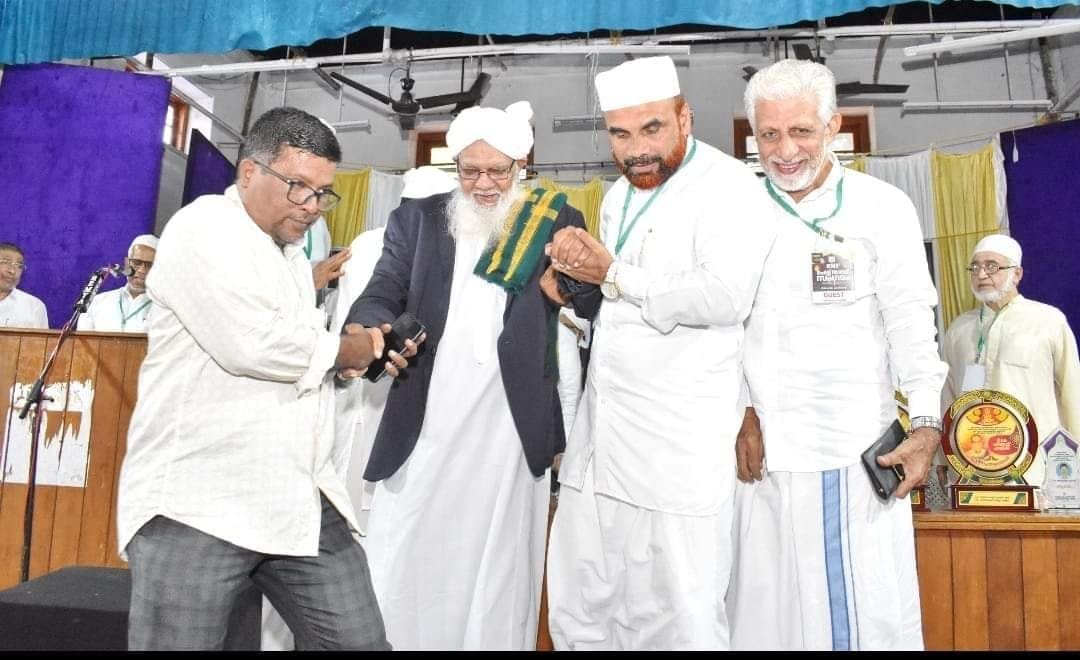 നേതാക്കൾക്കൊപ്പം